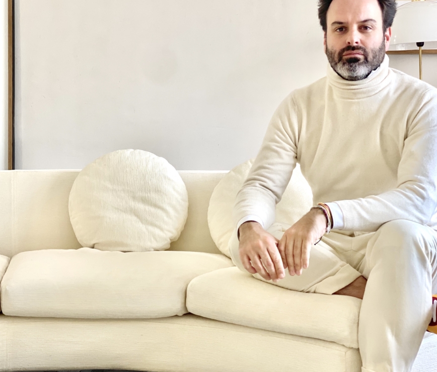 Quand le beau rend heureux Dans l’appartement d’Abel Pérez Gabucio, fondateur et directeur de l’agence d’architecture AbagStudio.